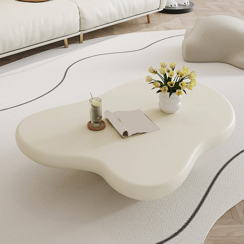 北欧の木製4脚のコーヒーテーブル、白/黒/ベージュの木製クラウドカクテルテーブル