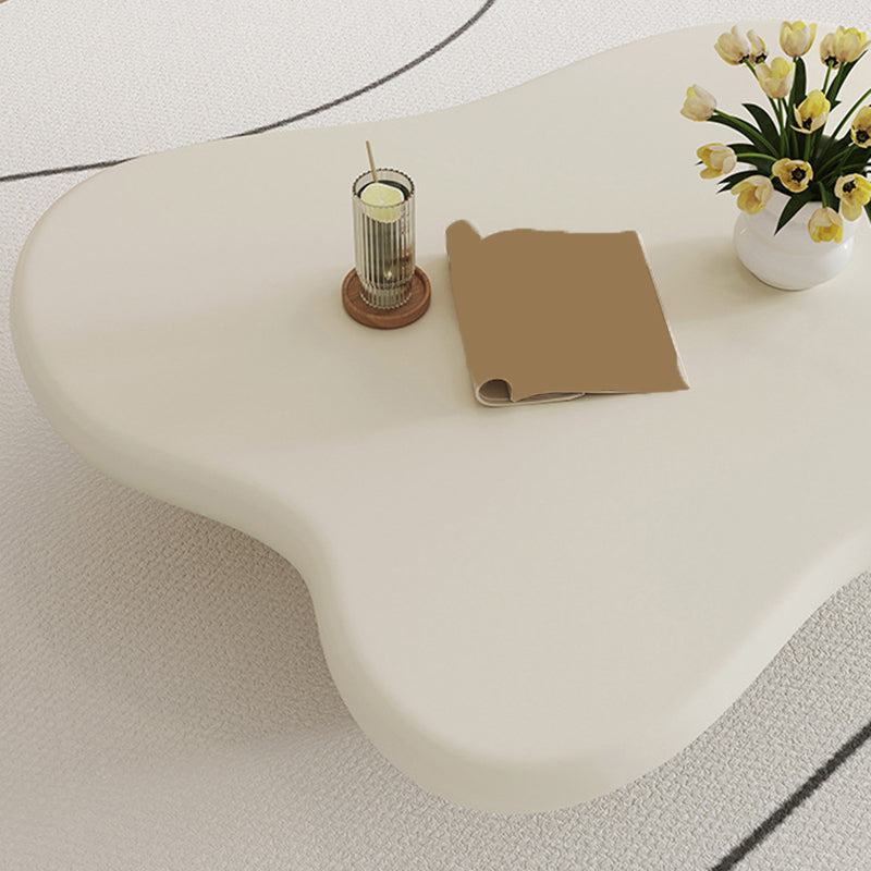 北欧の木製4脚のコーヒーテーブル、白/黒/ベージュの木製クラウドカクテルテーブル