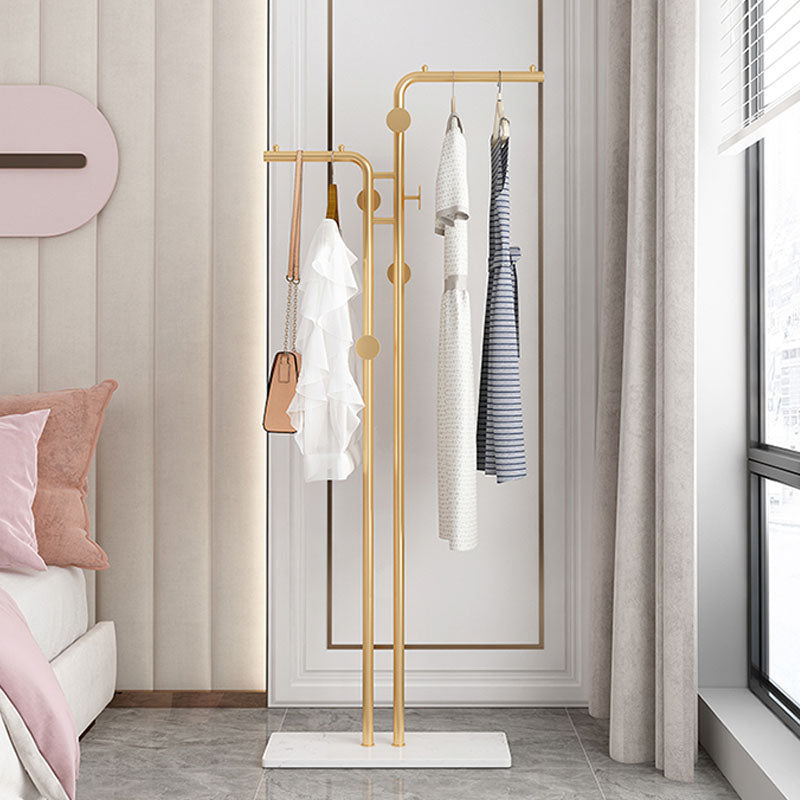 Moderne Metallhalle stehen frei von Hängsschienen und Haken