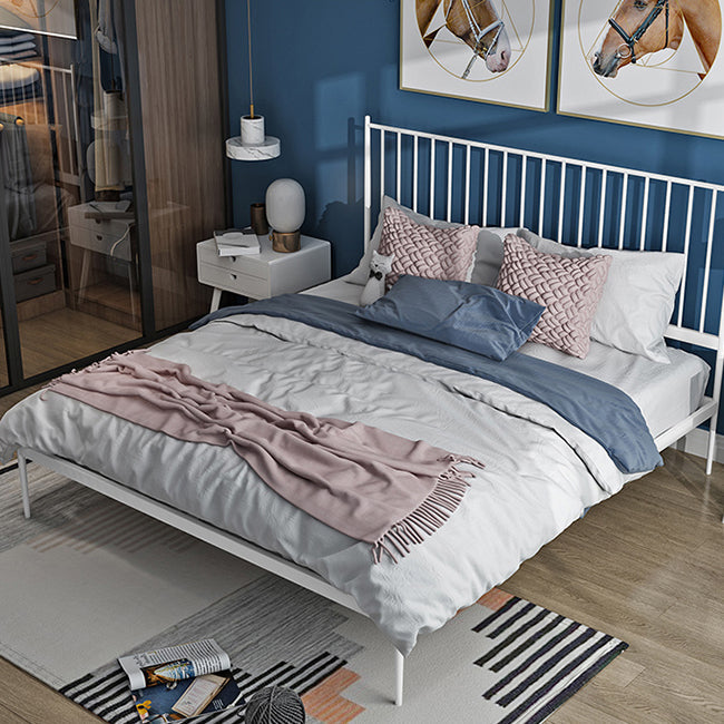 Letto a stecca contemporanea con testiera a stecca rettangolare e gambe metalliche