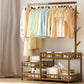 Moderne entreehal boom houten planken kleerhanger hal kapstok