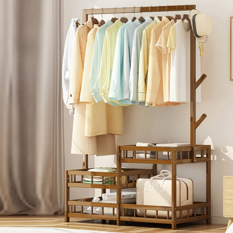 Moderne entreehal boom houten planken kleerhanger hal kapstok