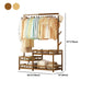 Moderne entreehal boom houten planken kleerhanger hal kapstok