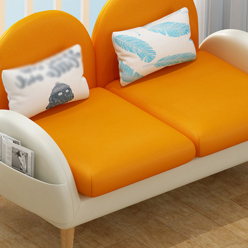 Divano retro con cuscino in pelle finta con spazio per soggiorno e appartamento