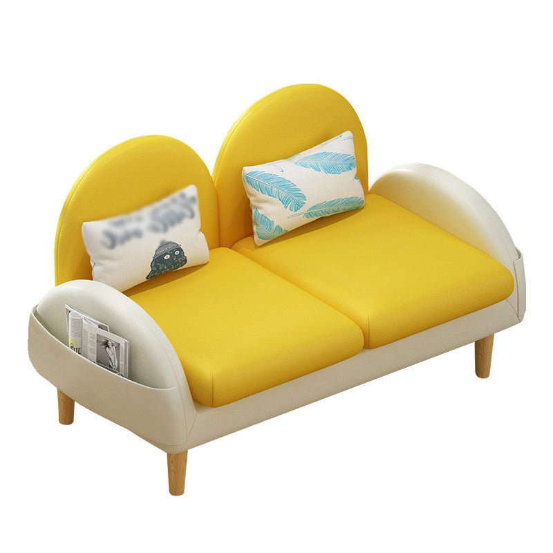 Divano retro con cuscino in pelle finta con spazio per soggiorno e appartamento