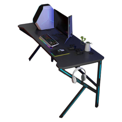 Escritorio de dormitorio de color negro con mesa de acero