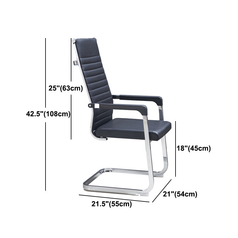 Silla moderna de escritorio de cuero negro con silla de oficina en la mitad de la espalda y la parte superior de la espalda en casa