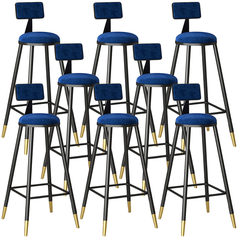 Moderno sgabello da bar couturino con banco dello schienale senza braccio con cuscino e pedale in velluto