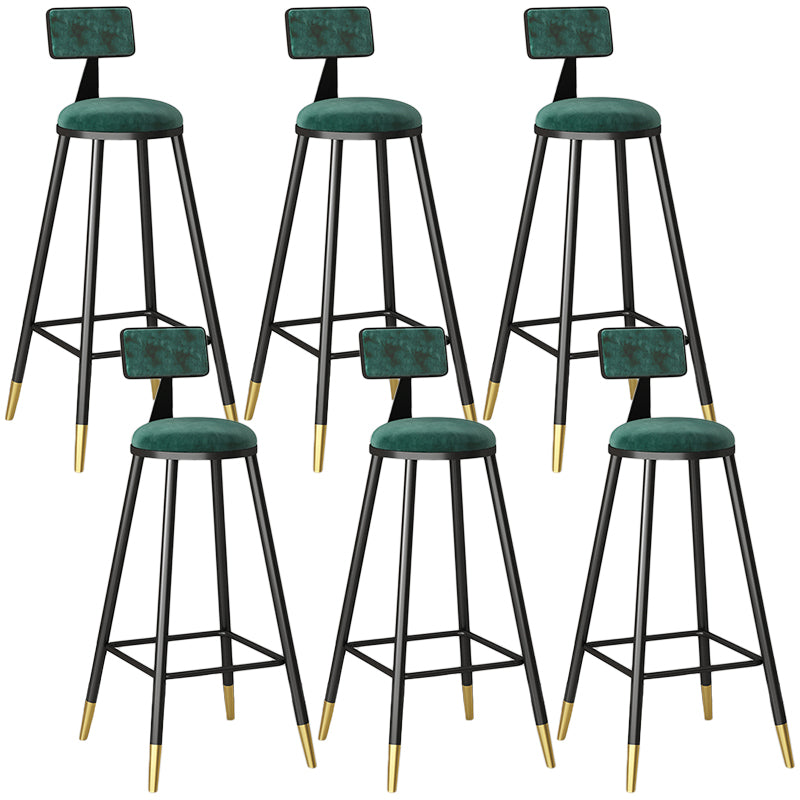 Moderno sgabello da bar couturino con banco dello schienale senza braccio con cuscino e pedale in velluto