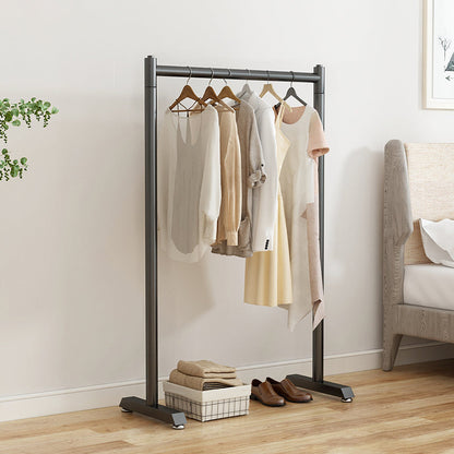 Armadiet in acciaio inossidabile a armadio aperto in stile contemporaneo con asta di abbigliamento