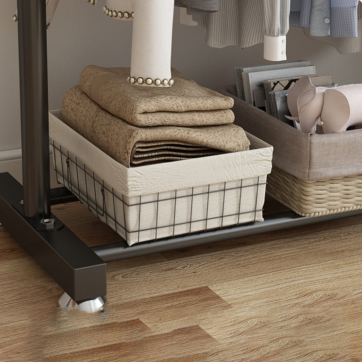 Armadiet in acciaio inossidabile a armadio aperto in stile contemporaneo con asta di abbigliamento