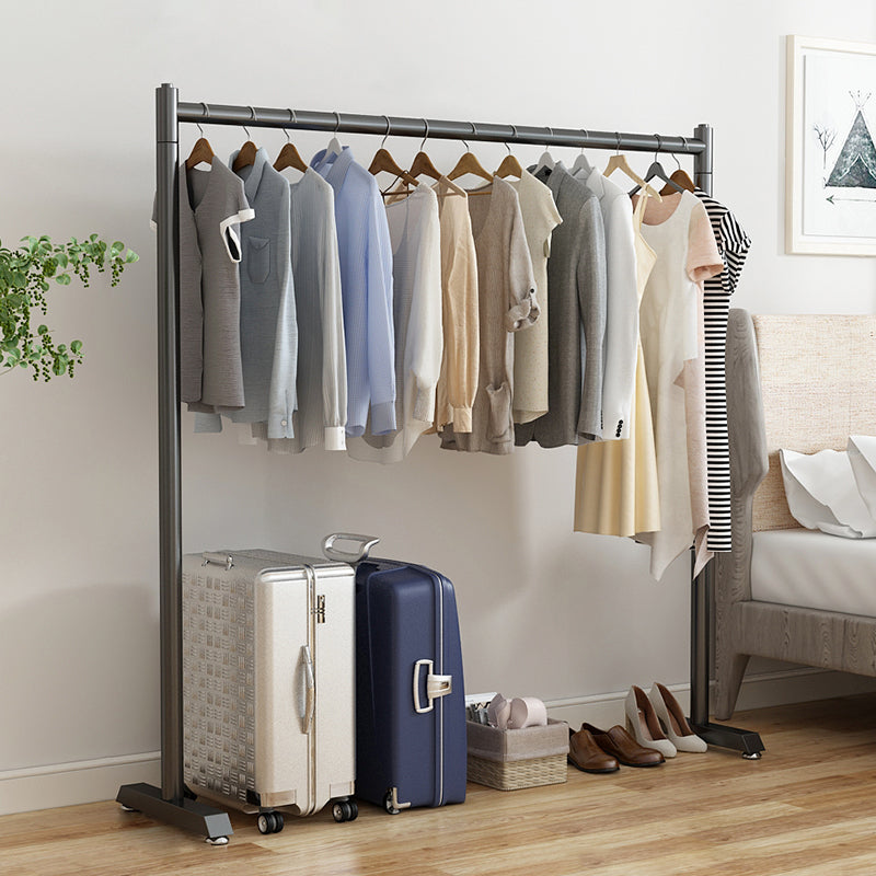 Armadiet in acciaio inossidabile a armadio aperto in stile contemporaneo con asta di abbigliamento