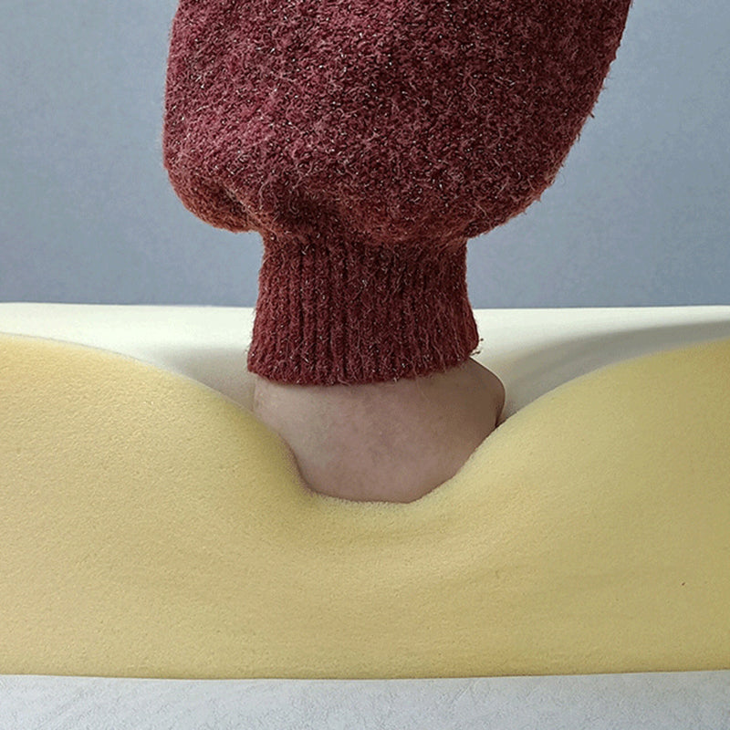 Couchage de canapé de dos de dos contemporain avec oreillers en gris