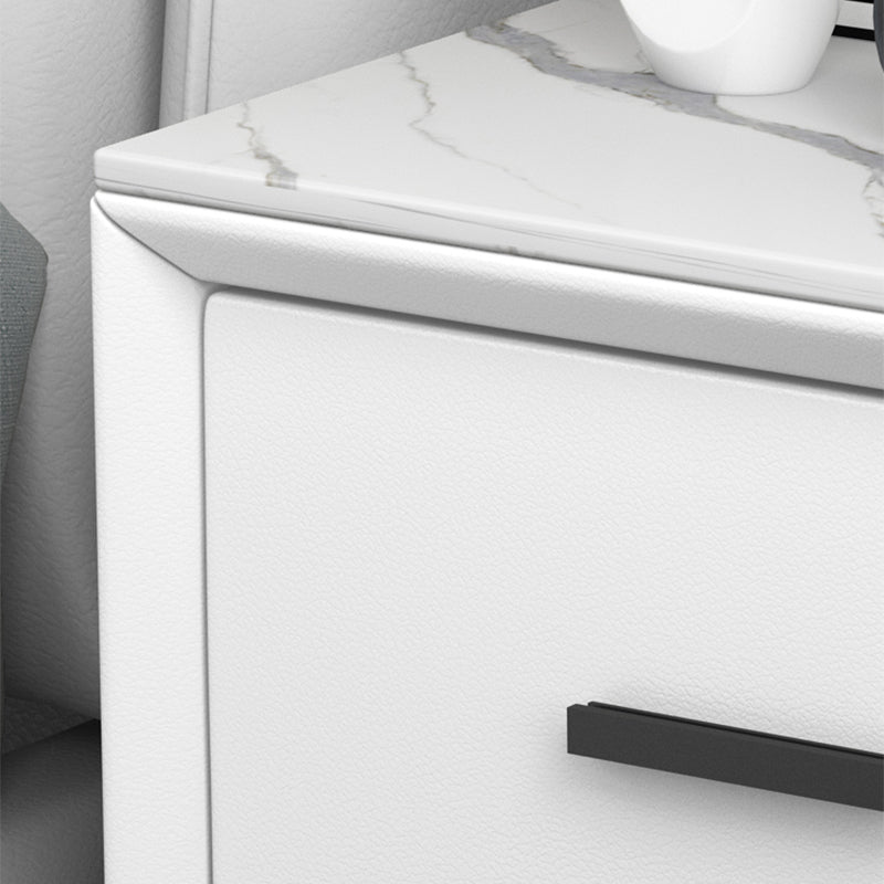 Leder Nachttisch mit 4 schwarzen Beinen glamourösem Nachttisch mit Schubladen