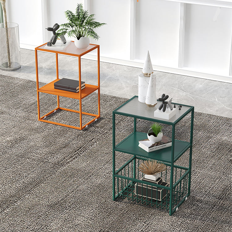 Zeitgenössischer offener Aufbewahrungsnachtstand Metal Night Tisch mit Regalen