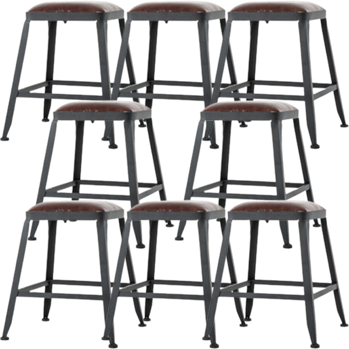 Tabouret de bar en cuir PU de style de style industriel avec des jambes en métal pour restaurant