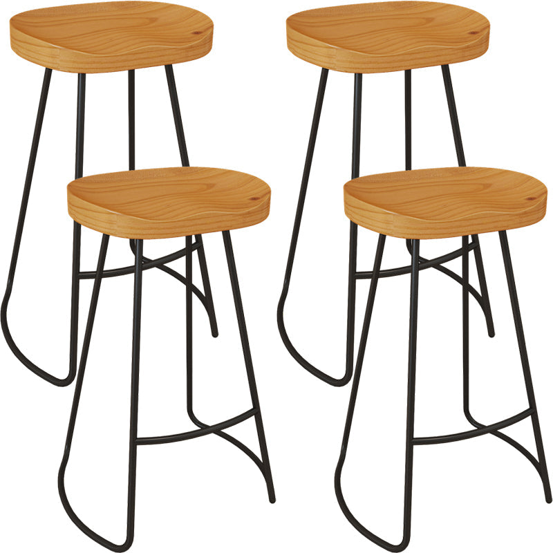 Tabouret de comptoir en bois de style bars de style industriel avec des jambes en métal pour le restaurant
