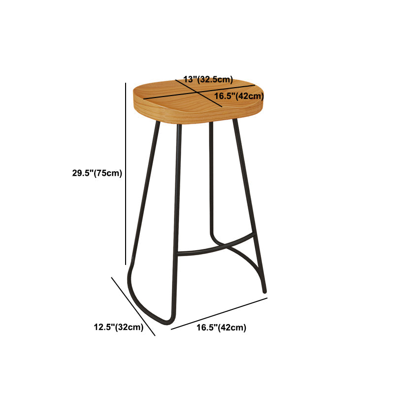 Tabouret de comptoir en bois de style bars de style industriel avec des jambes en métal pour le restaurant