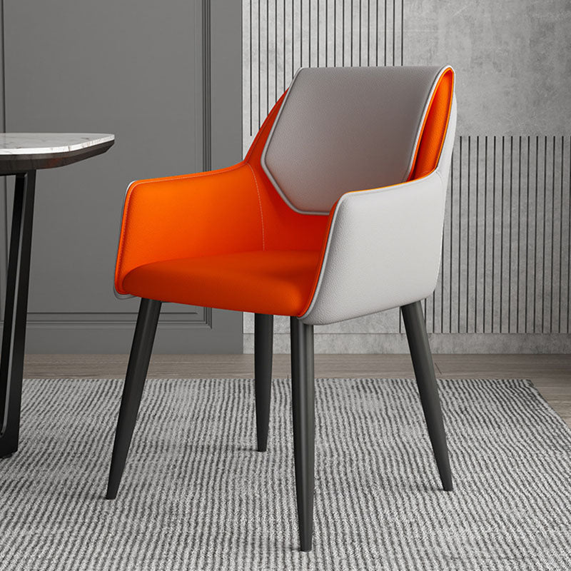 Silla de comedor de cuero moderno de cuero con patas con patas de acero en acabado mate para casa