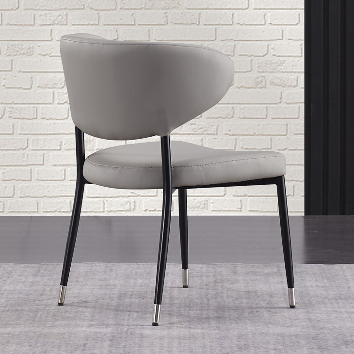 キッチン用のモダンなPUレザーダイニングチェア布張りの腕の椅子