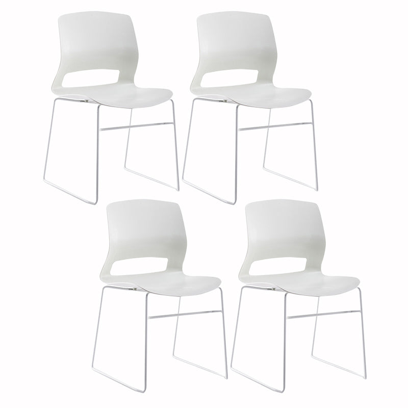 Eigentijdse armloze bureaustoel geen pijnlijke ergonomische stoel