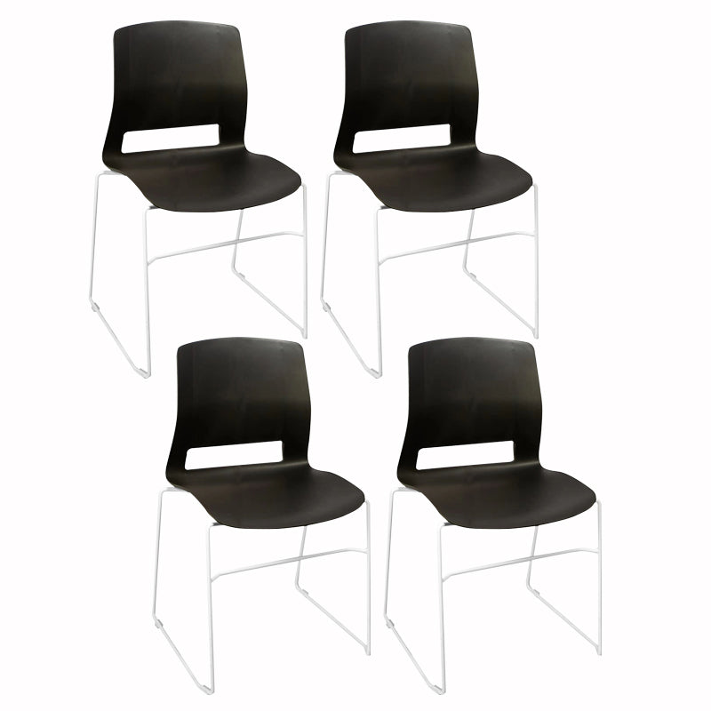 Eigentijdse armloze bureaustoel geen pijnlijke ergonomische stoel