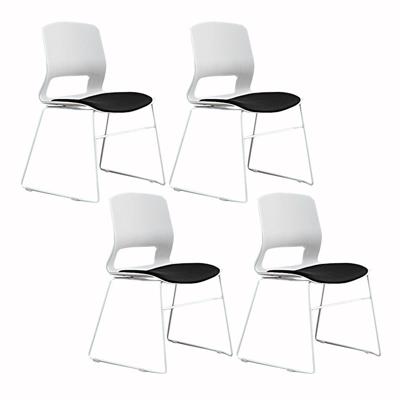 Eigentijdse armloze bureaustoel geen pijnlijke ergonomische stoel