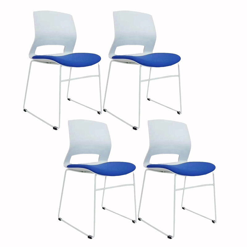 Eigentijdse armloze bureaustoel geen pijnlijke ergonomische stoel