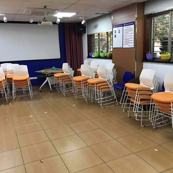 Eigentijdse armloze bureaustoel geen pijnlijke ergonomische stoel