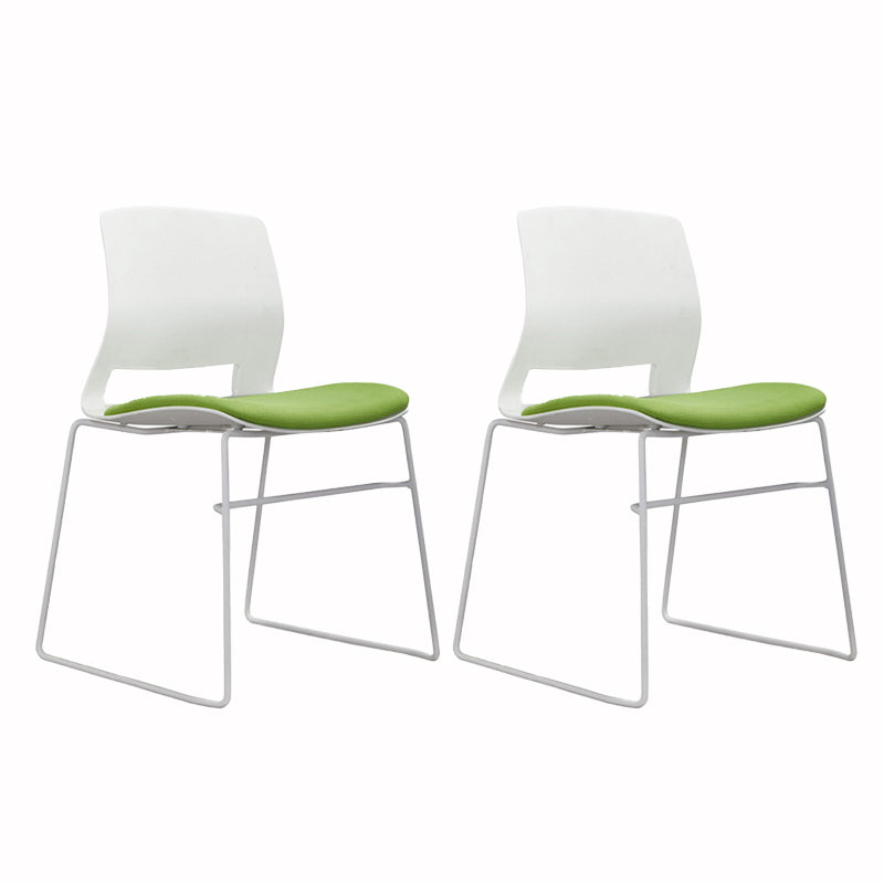 Eigentijdse armloze bureaustoel geen pijnlijke ergonomische stoel