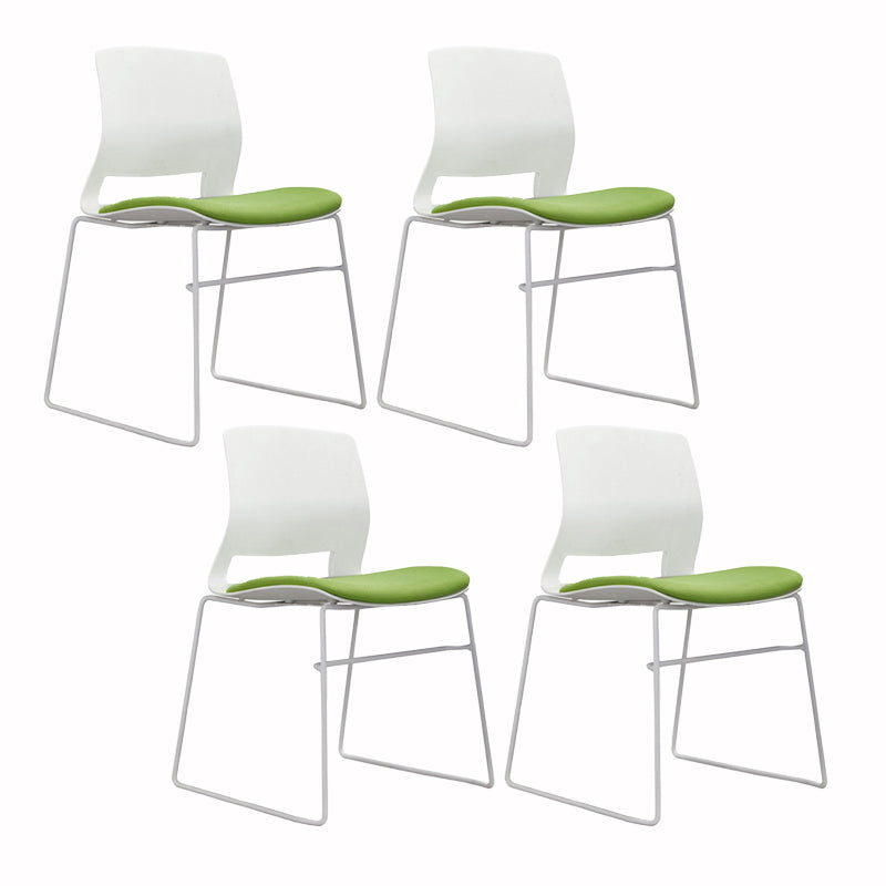 Eigentijdse armloze bureaustoel geen pijnlijke ergonomische stoel