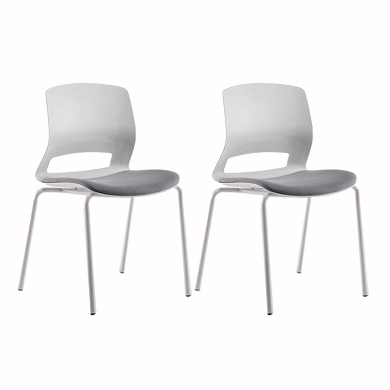 Eigentijdse armloze bureaustoel geen pijnlijke ergonomische stoel