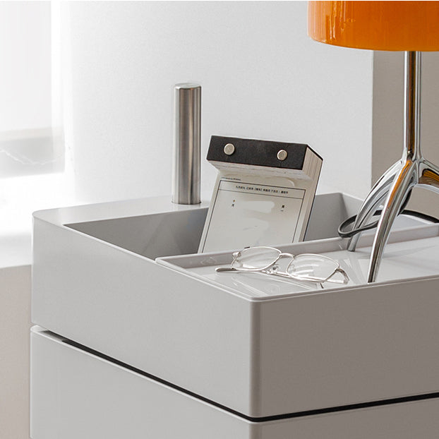 Mesa de noche de plástico de 28 "de altura con cajones y ruedas