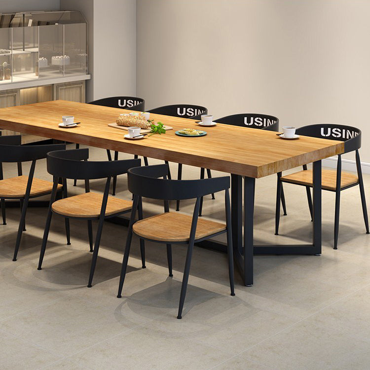 Table à manger rectangulaire avec base en fer industrielle et cadre noir