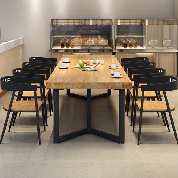 Table à manger rectangulaire avec base en fer industrielle et cadre noir