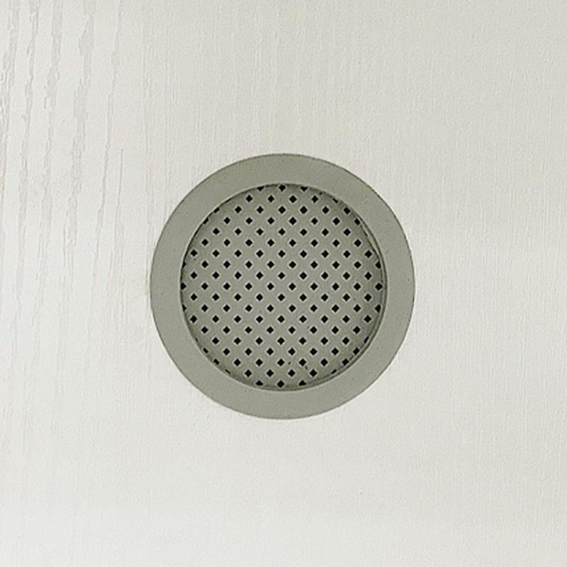 Weißer Kleiderschrank