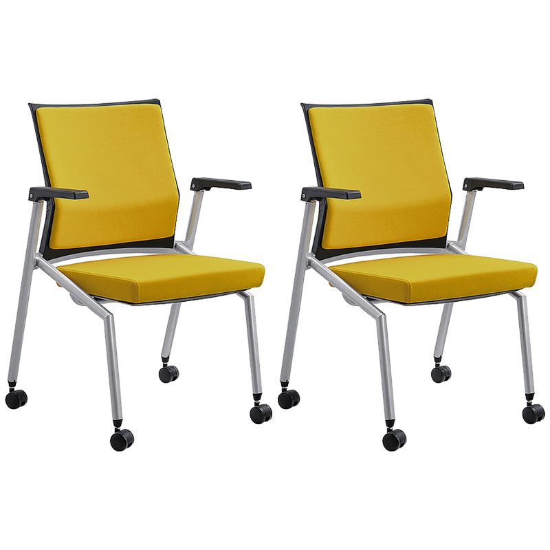 Silla de conferencia de plástico y nylon moderna con silla de oficina en casa en el centro de atrás