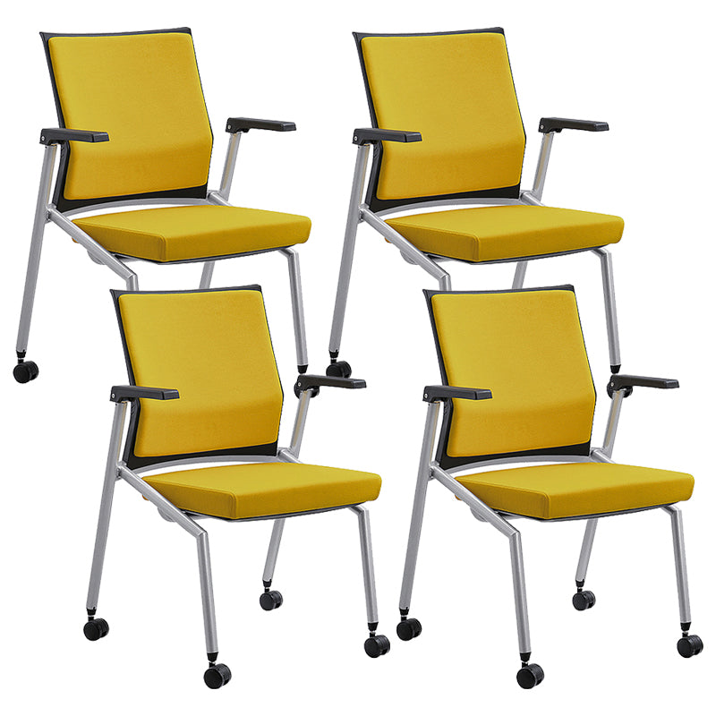 Silla de conferencia de plástico y nylon moderna con silla de oficina en casa en el centro de atrás