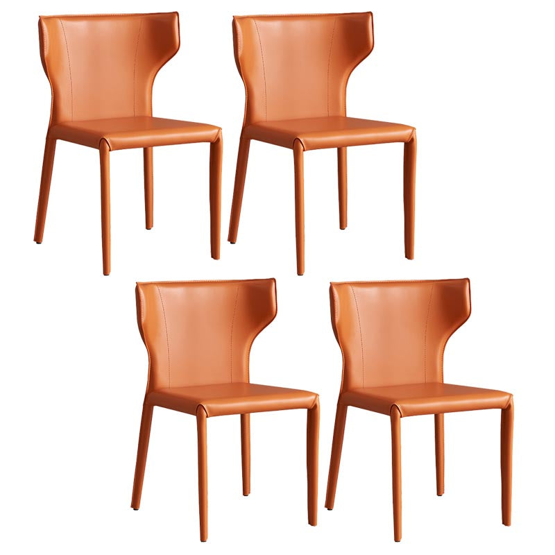 Silla lateral de ala de silla de comedor de cuero contemporánea en acabado mate con patas de acero