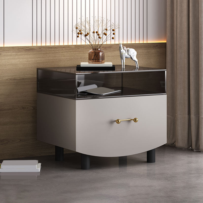 Nightand avec tiroir et étagère de 22 "" table de nuit en bois massif de haut avec les jambes