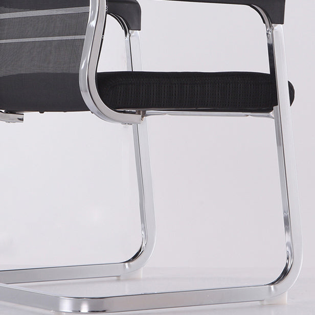 Moderne stalen en mesh -bureaustoel met mid en hight back banken stoel