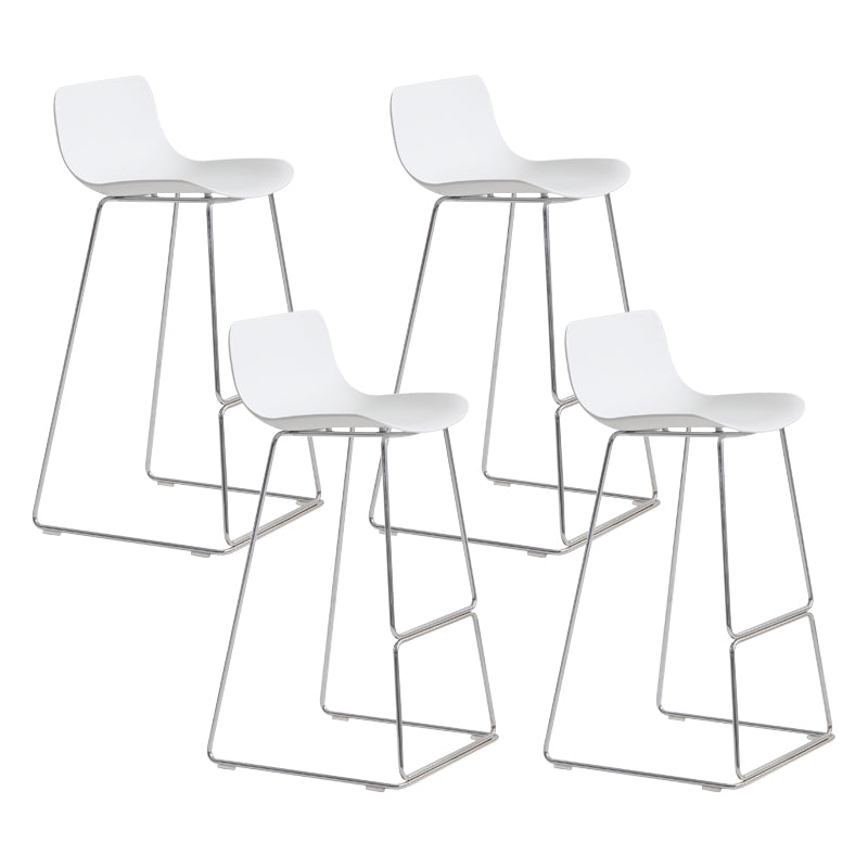 Tabouret de bar de style contemporain tabouret de comptoir en plastique avec des jambes en métal pour la maison