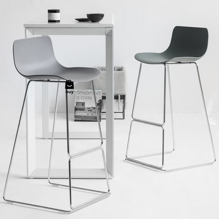 Tabouret de bar de style contemporain tabouret de comptoir en plastique avec des jambes en métal pour la maison