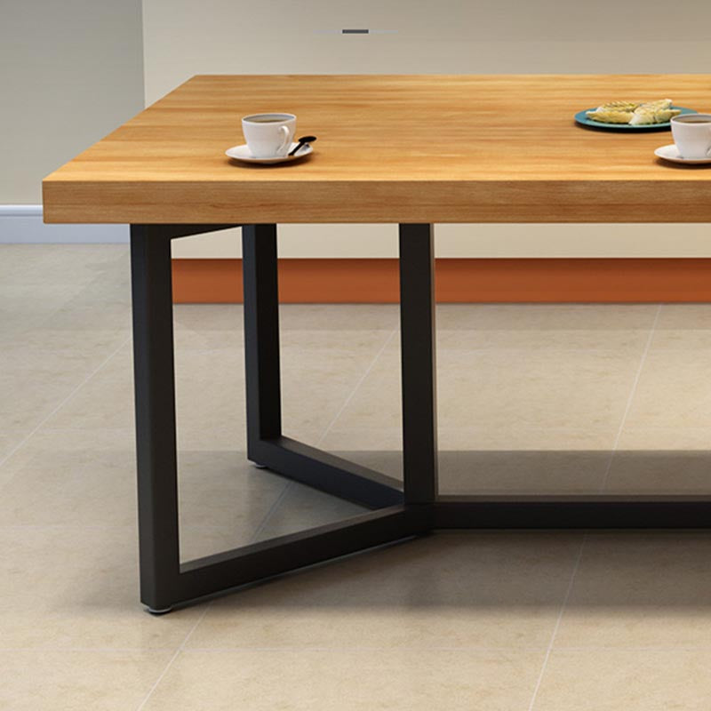 Table à manger avec base à tréteaux en métal noir, plateau rectangulaire en bois massif, Table à manger de cuisine