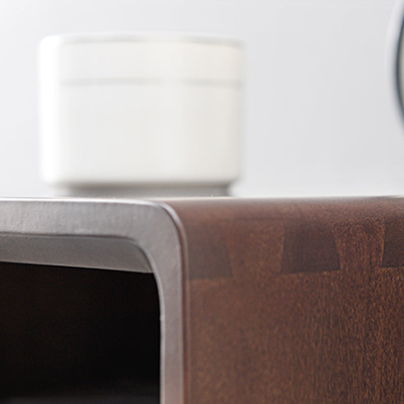 Verticale moderno moderno per la camera da letto per la camera da letto petto in bianco e marrone