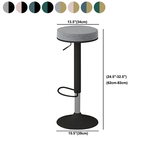 グラムリフト可能な回転可能カウンタースツールスチールスチールカフェスツールベルベットクッションとペダル付き