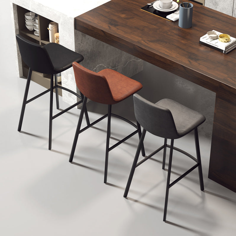 Taburete de bar sin brazos con respaldo Glam, taburete de bar de cocina de hierro con cojín de cuero y pedal