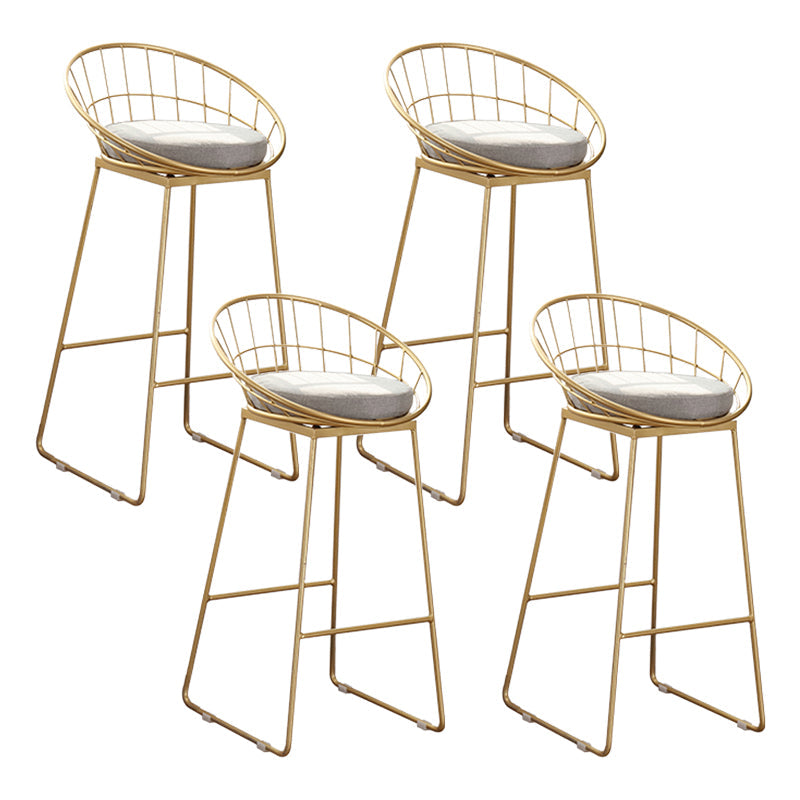 Moderno poggiapiedi poggiapiedi sgabello da bar sul secchio posteriore per caffetteria