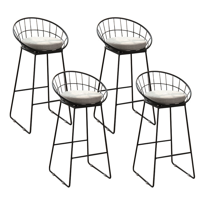 Moderno poggiapiedi poggiapiedi sgabello da bar sul secchio posteriore per caffetteria