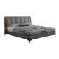 Letto standard grigio contemporaneo con letto trapuntato e gambe